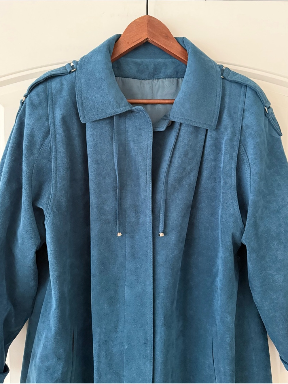 Beautiful Vintage Trench Coat. - Picture 4 of 11